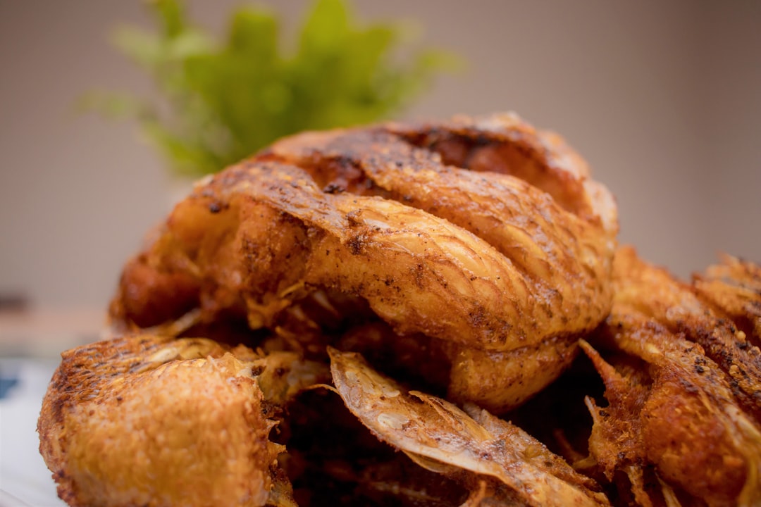 Calorias do salmão grelhado: por filé, 100g e comparativo com tilápia