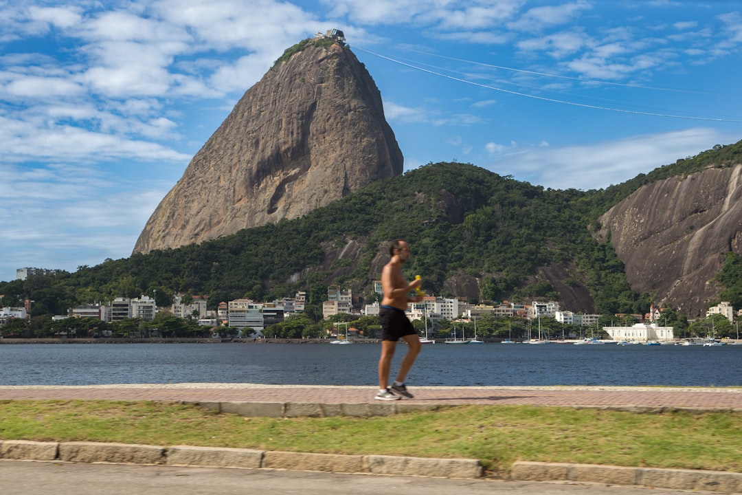 Suplementos para ganhar massa muscular: guia para iniciantes no Brasil